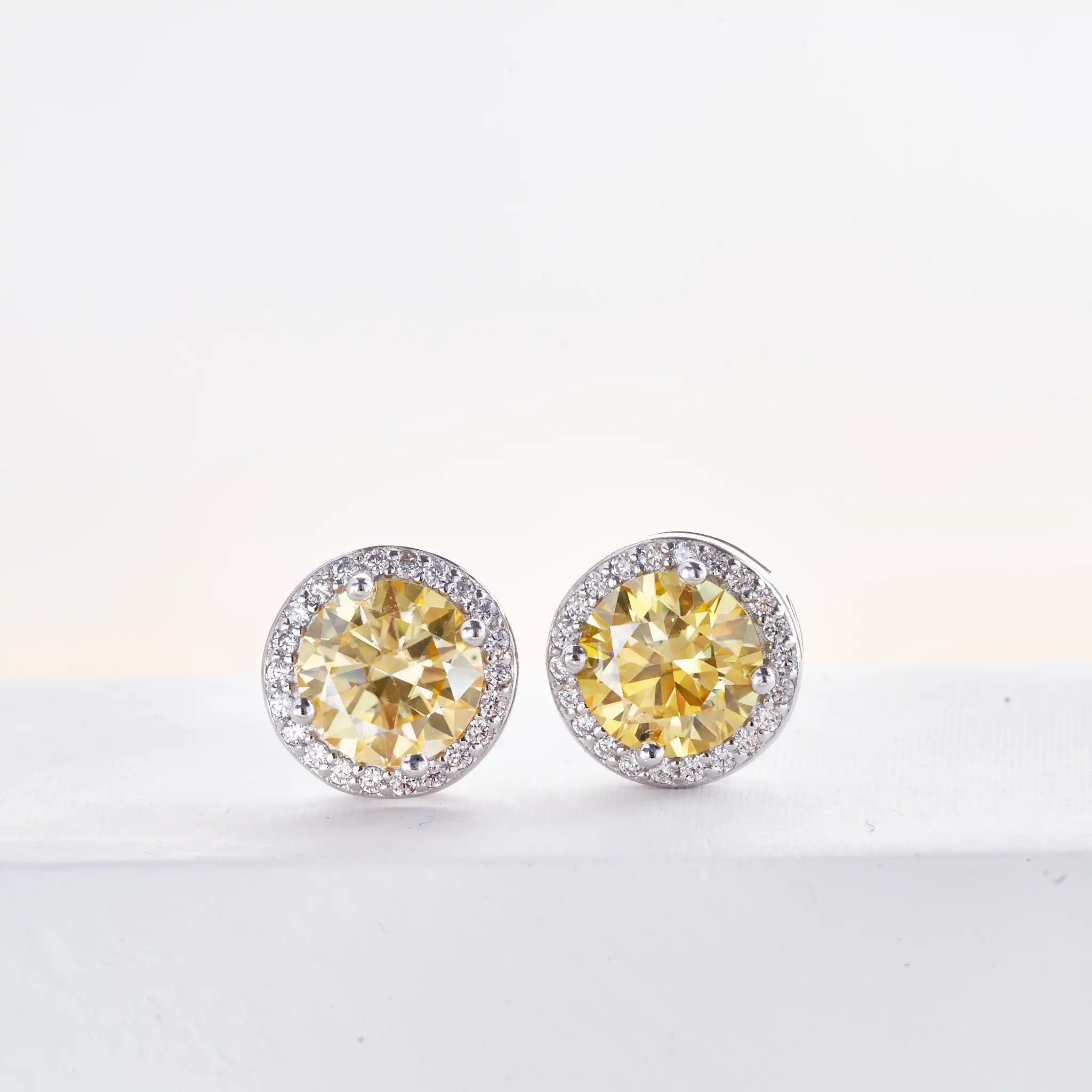 Sterling Silver Moissanite Round Stud Earrings 1.0ct Total — Colorless | KIMLUD