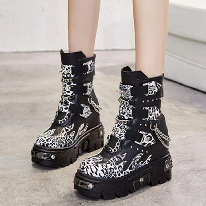 Women's Genuine Leather Motorcycle Boots Rivet Metal Chain Buckle Belt Short Punk Mid-calf Boots Winter Lady Platform Chunky