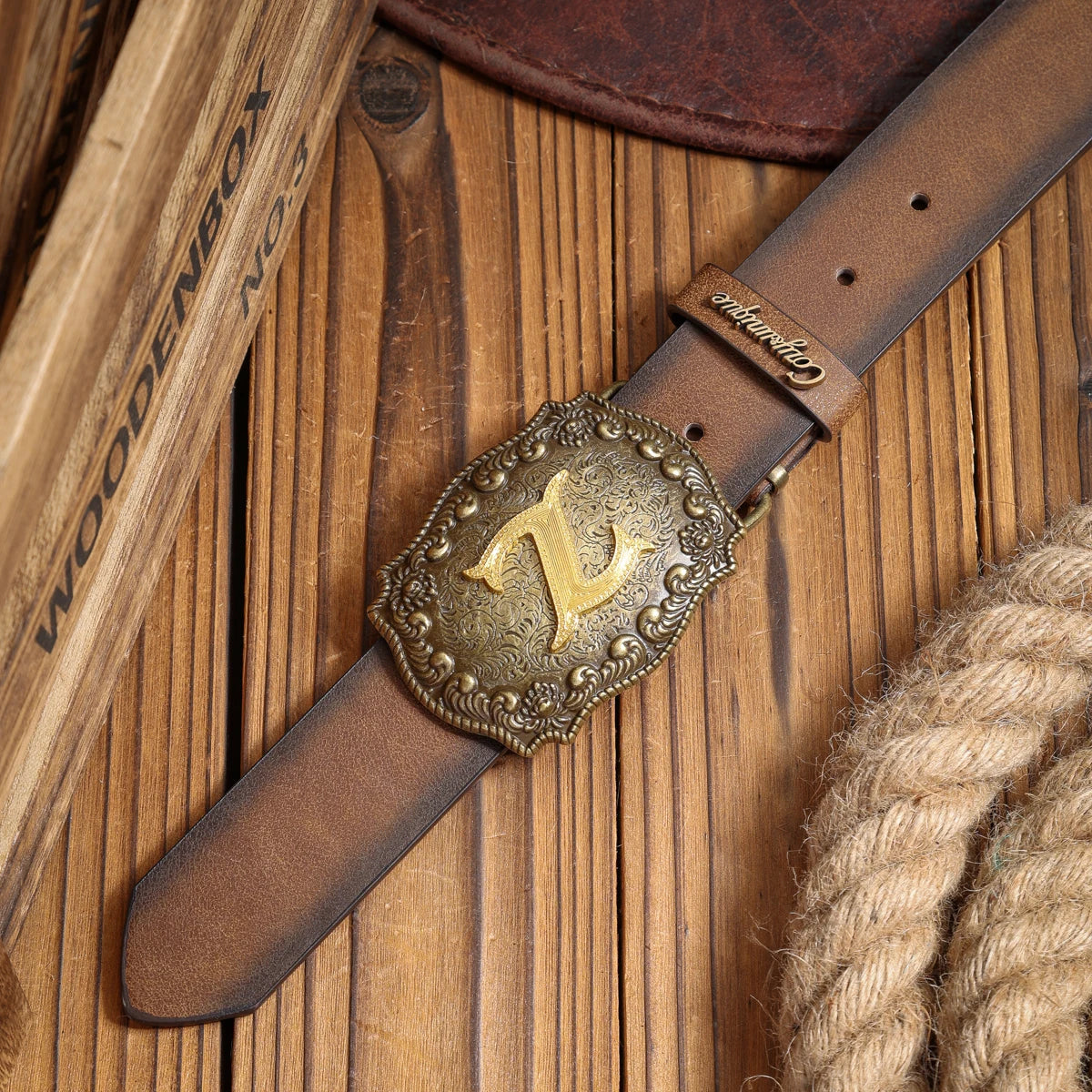 A PU belt suitable for both men and women, combining the style of western denim and retro, is perfect for daily casual outings