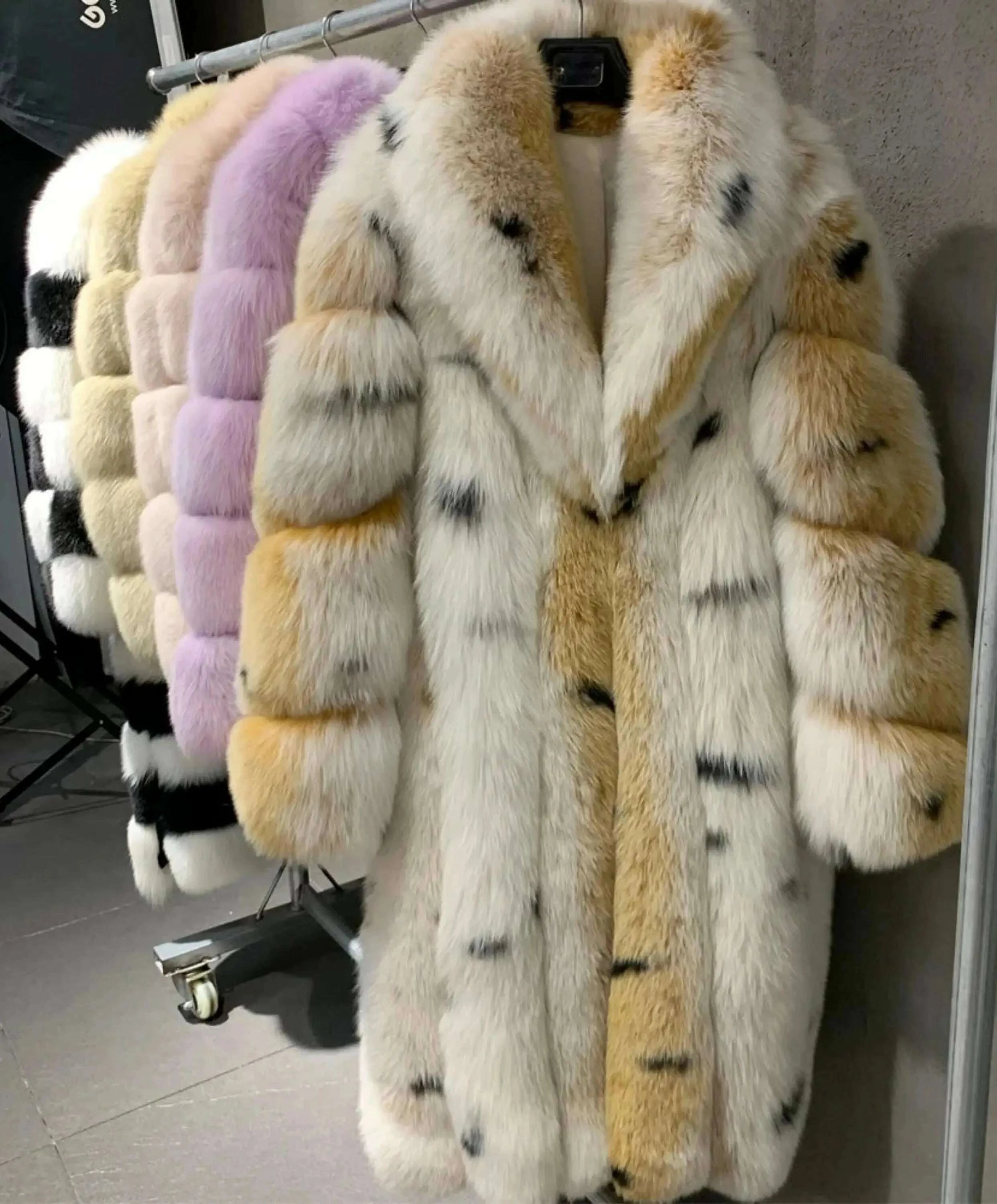 wholesale-custom-polka-dot-designer-style-warm-fur-outwear-turn-down-collar-full-sleeve-real-white-long-fox-fur-coat-ladykimludkimlud-35576279