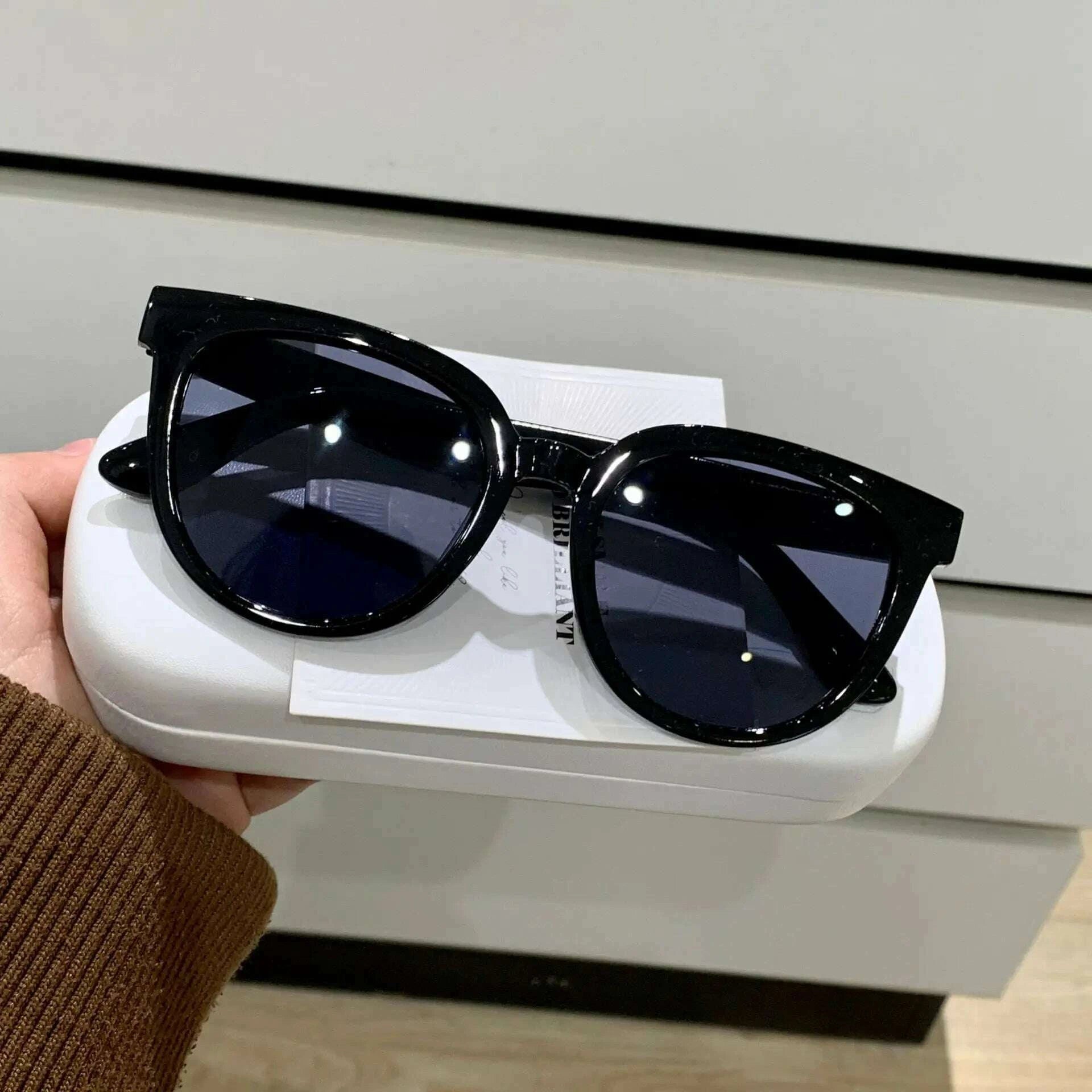 new-fashion-sunglasses-elegant-large-frame-sunglasses-retro-style-glasses-men-and-women-alike-sun-glasses-uv400-shadeskimlud-womens-fashion-34599737