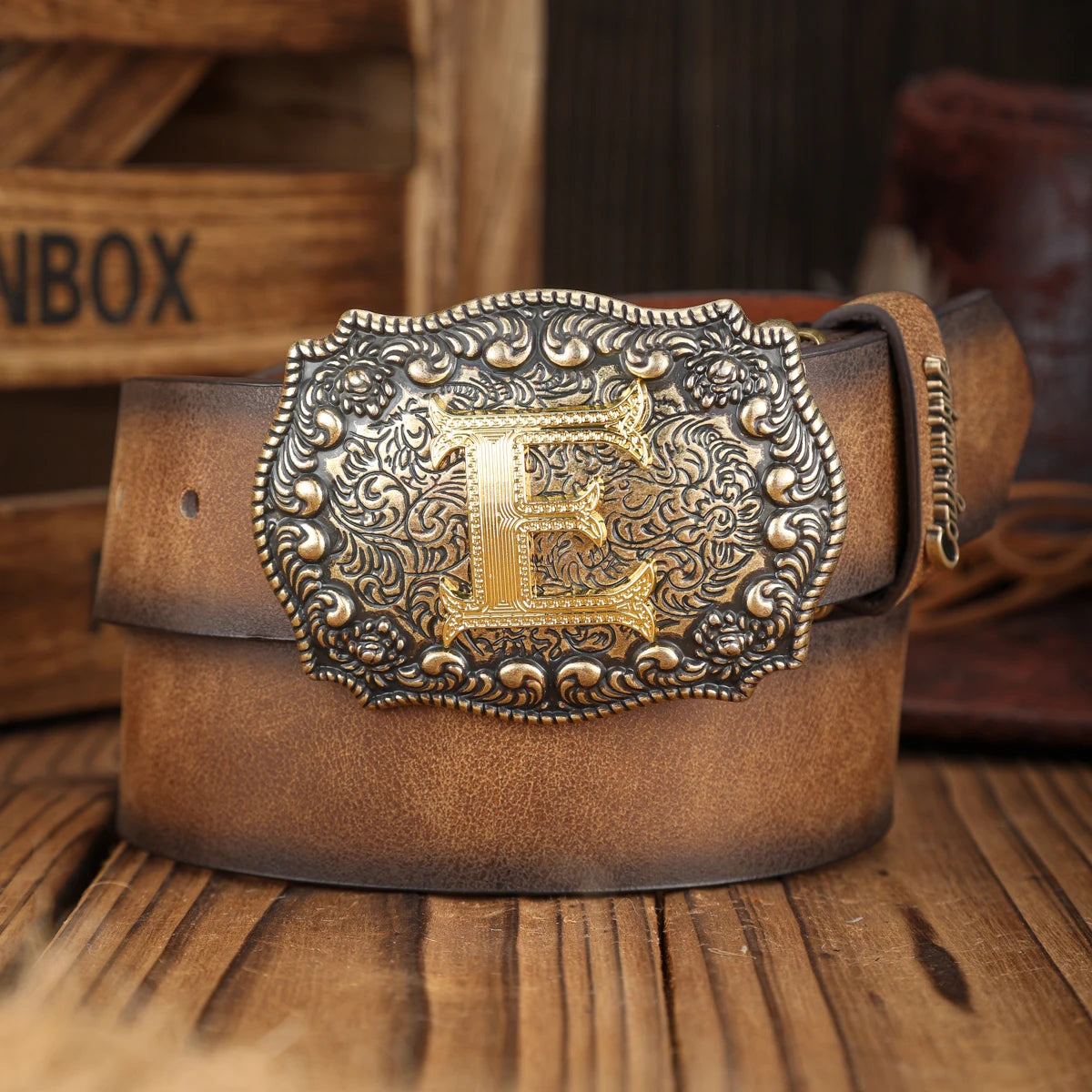 A PU belt suitable for both men and women, combining the style of western denim and retro, is perfect for daily casual outings