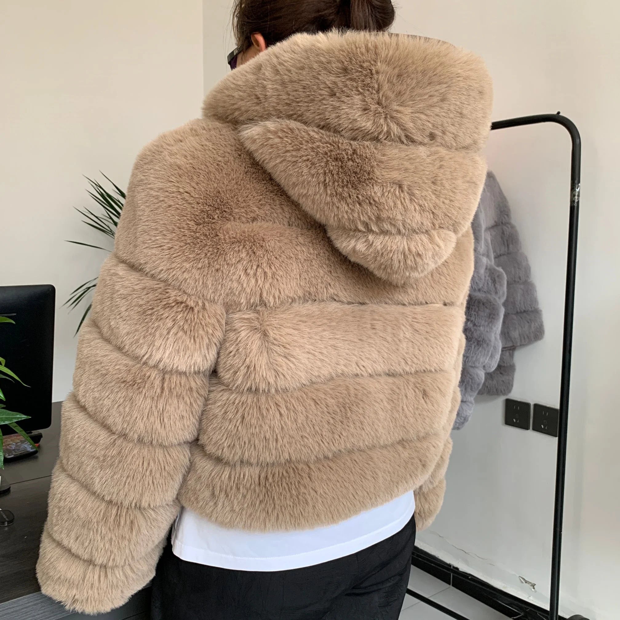 Women's faux fur coat hooded hot selling winter fashion warm hooded fur coat imitation fox faux fur good quality