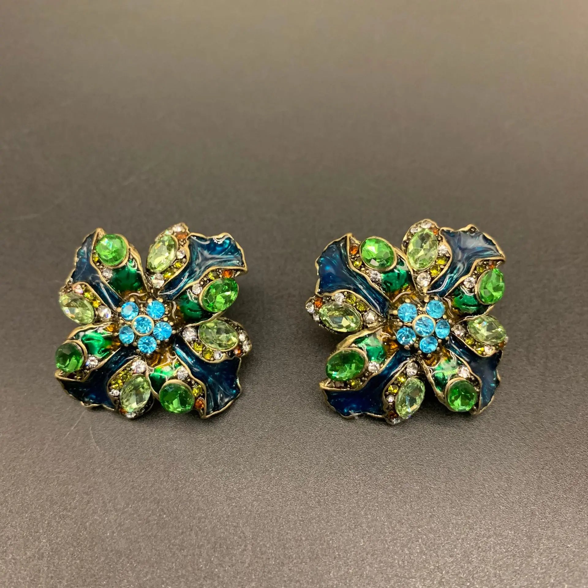 Retro fashion light luxury multi-layer set necklace earrings High art jewelry earrings brooch necklace