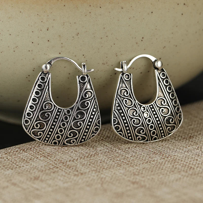 Ladies' Vintage Totem Earrings Spiral Relief Pattern Design Daily Commuting Versatile Ear Buckle Exotic Style Earrings