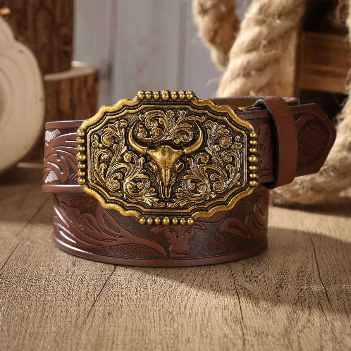 A PU belt suitable for both men and women, combining the style of western denim and retro, is perfect for daily casual outings
