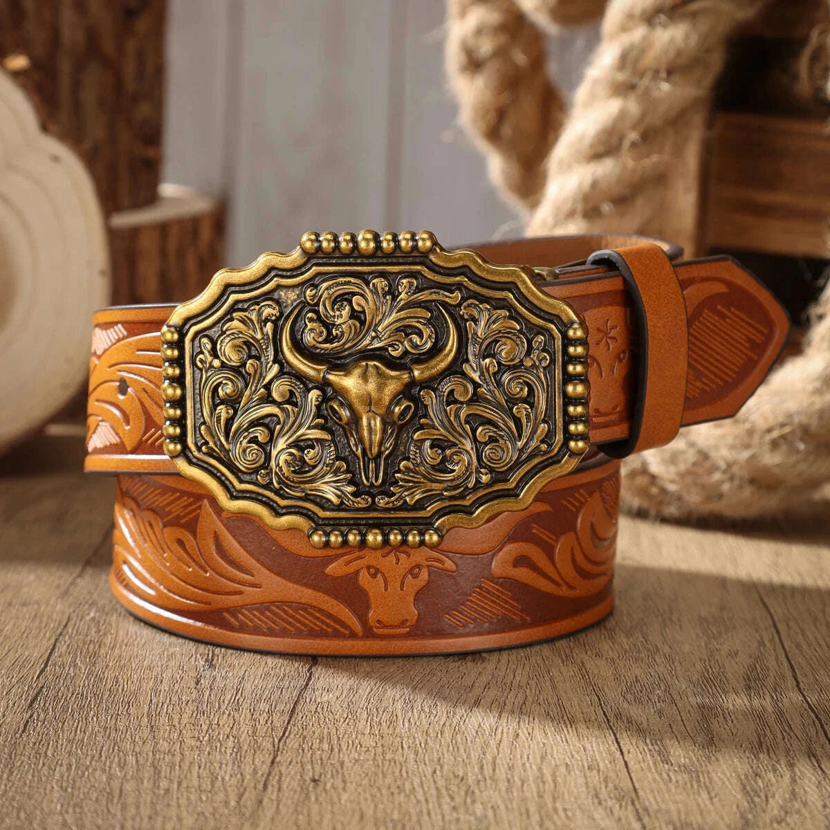 A PU belt suitable for both men and women, combining the style of western denim and retro, is perfect for daily casual outings