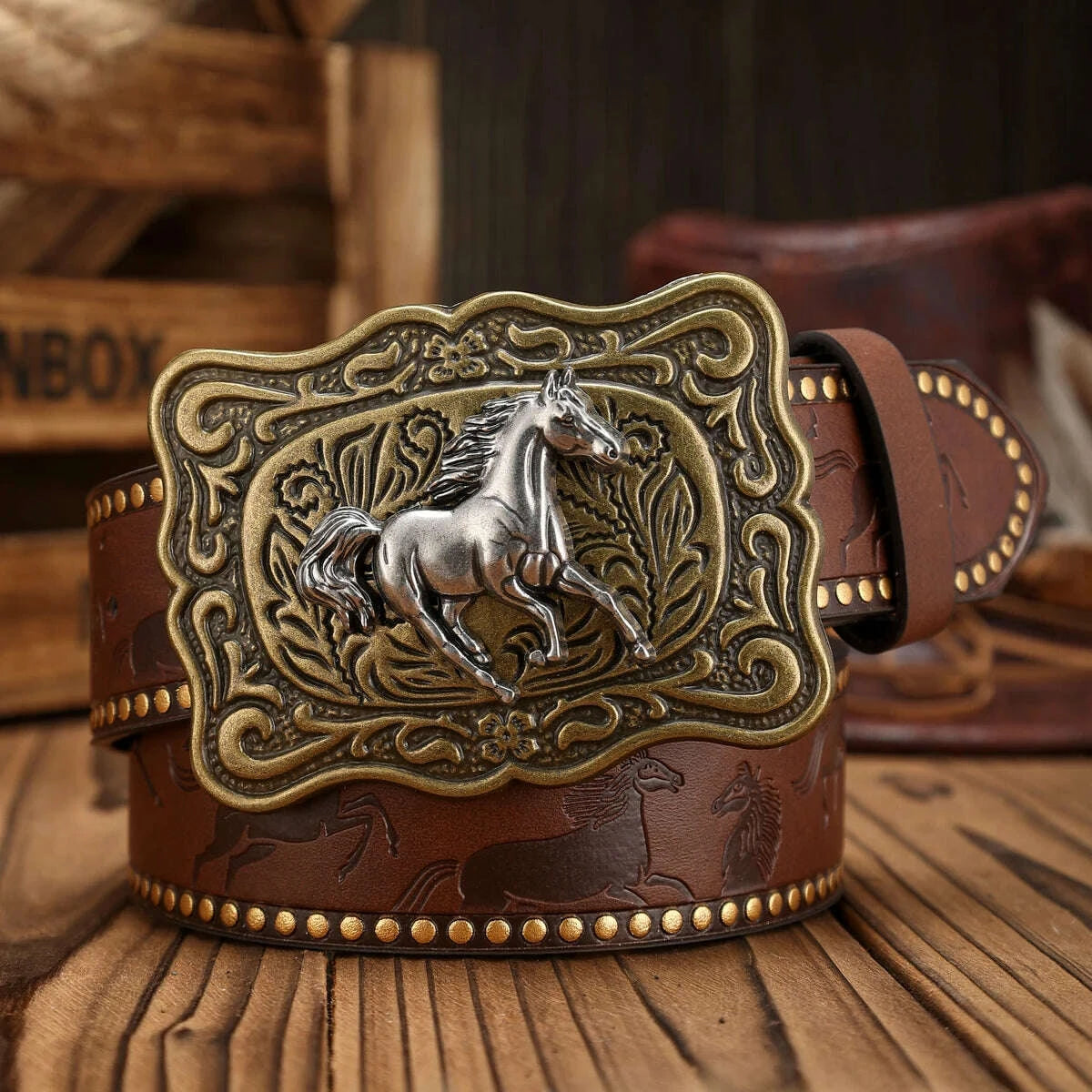A PU belt suitable for both men and women, combining the style of western denim and retro, is perfect for daily casual outings