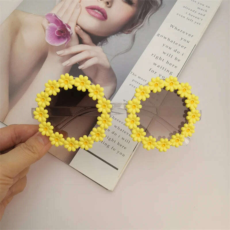 Adult Women Daisy Sunglasses Fashion Ladies Cute Sun Glasses White Round Flowers Bride Gift Bridesmaid Bachelorette Party Favors - KIMLUD