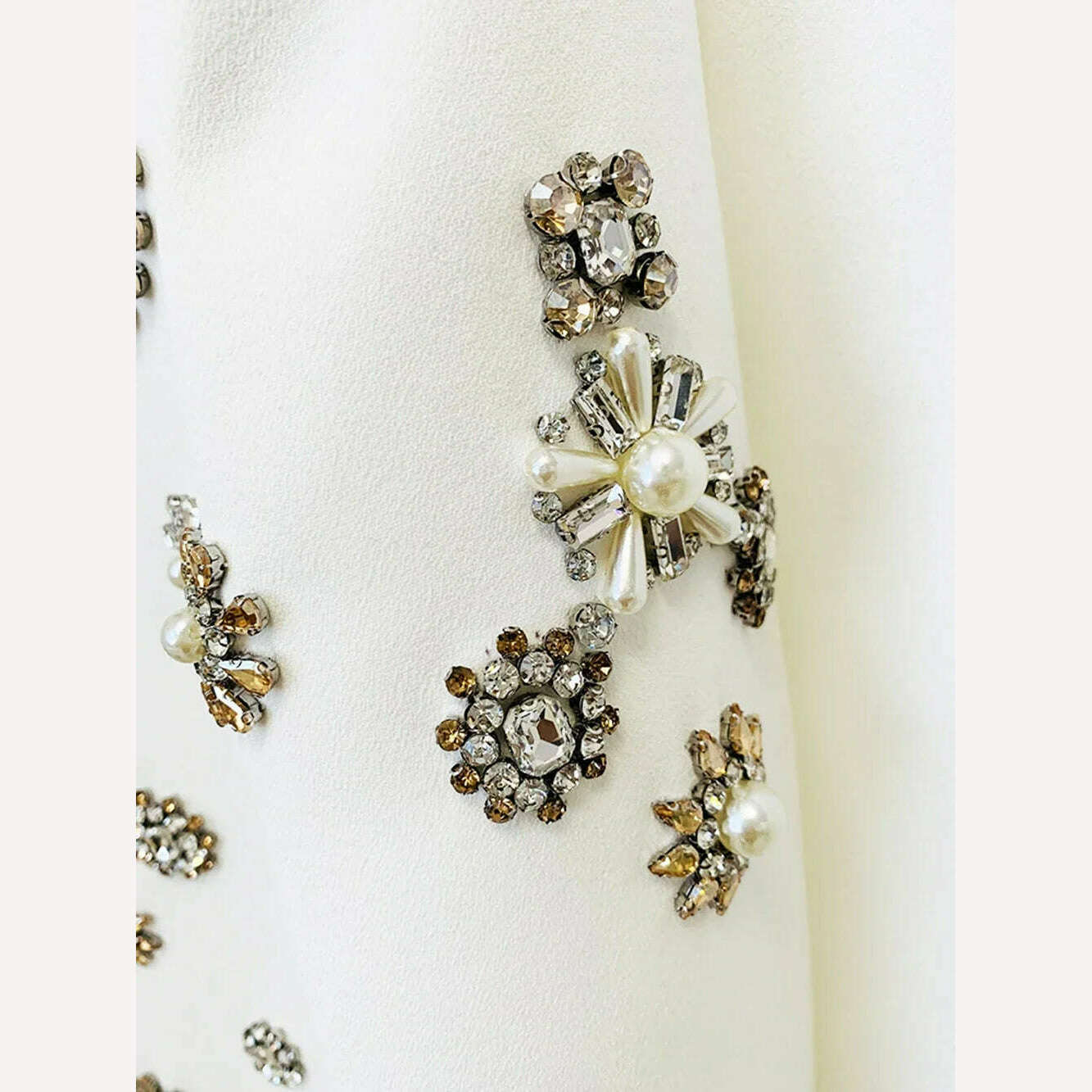 DEIVE TEGER 2024 New Women's White Heavy Industry Diamond Pearl New Design Set Slim Fit Handmade Pants Set Two Piece Sexy Set - KIMLUD