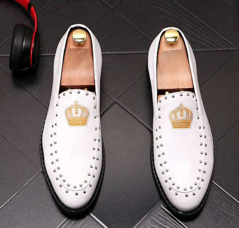 Designer Brand Casual Shoes Men Britain Crown Embroidery Rivet Oxford Homecoming Dress Wedding Prom Loafer Sapato Social Zapatos - KIMLUD