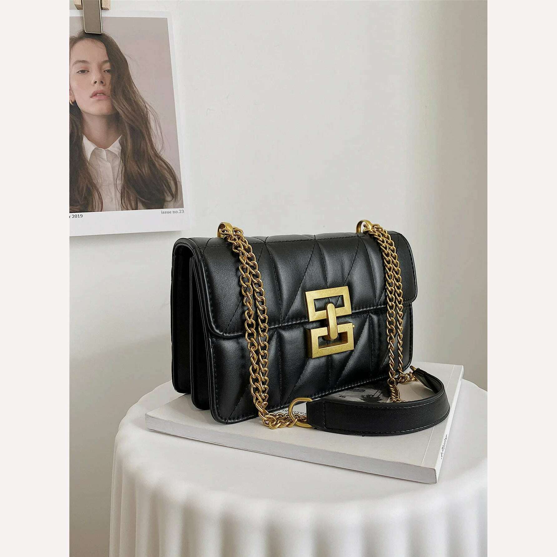 Diamond-Shaped Embossed Fashion Chain For Female Commuters With One Shoulder Messenger Bag - KIMLUD