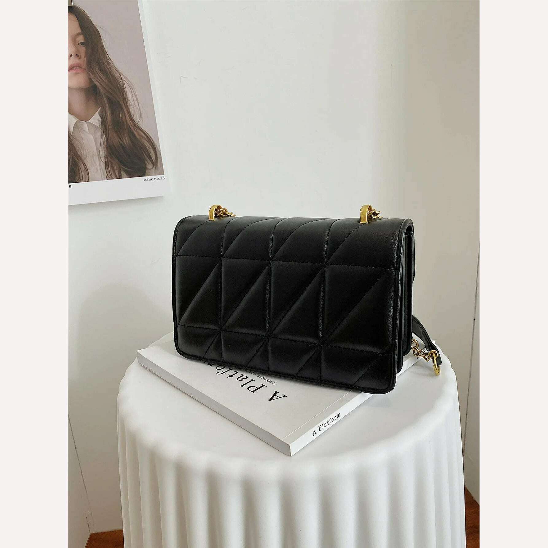 Diamond-Shaped Embossed Fashion Chain For Female Commuters With One Shoulder Messenger Bag - KIMLUD