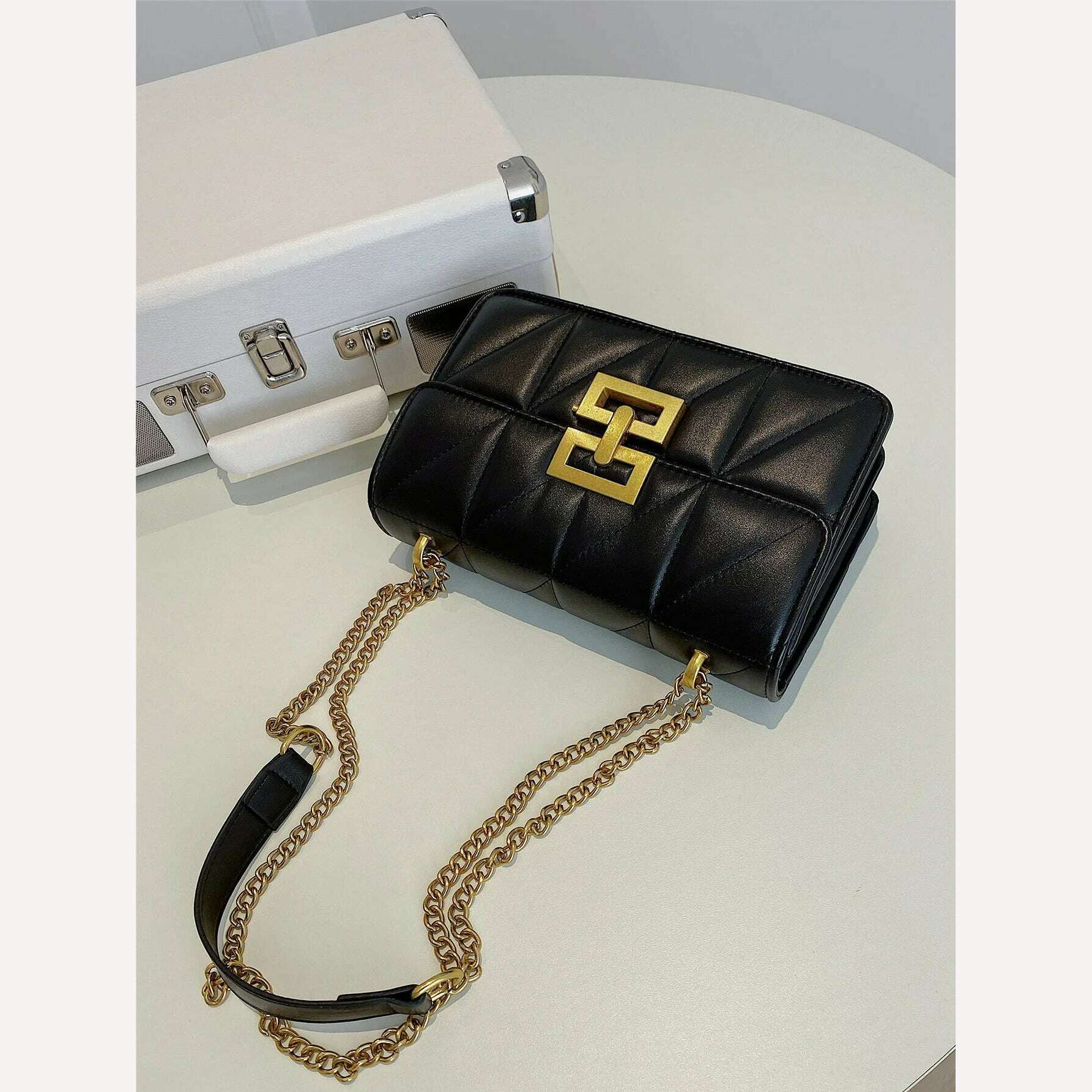 Diamond-Shaped Embossed Fashion Chain For Female Commuters With One Shoulder Messenger Bag - KIMLUD