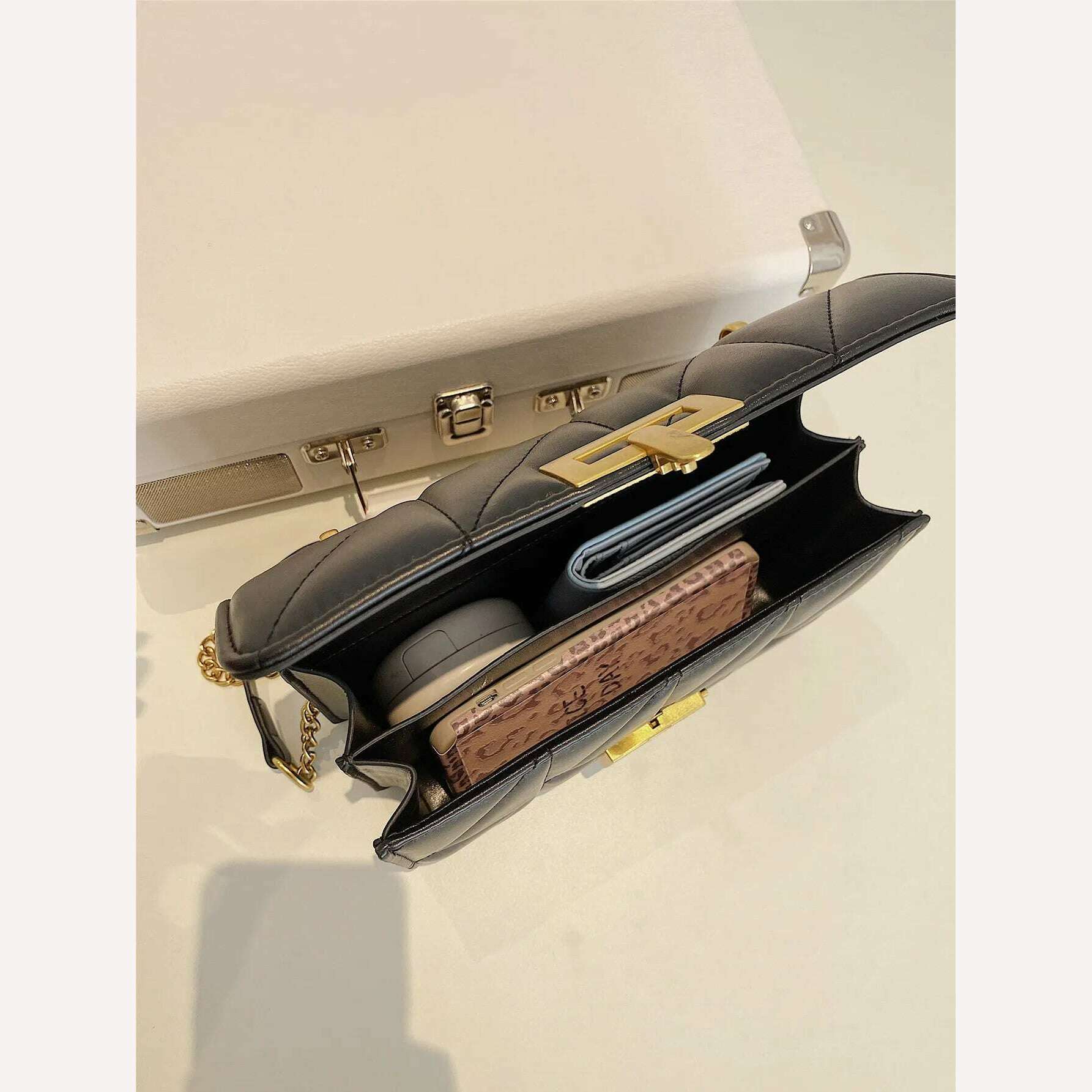 Diamond-Shaped Embossed Fashion Chain For Female Commuters With One Shoulder Messenger Bag - KIMLUD