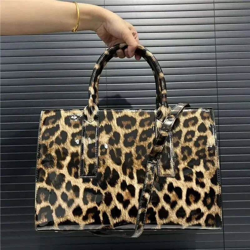 Elegant Large Capacity Lady's Tote Bag Fashionable Leopard Print Single Shoulder Bag High Quality Polyester Fiber Zipper Closure