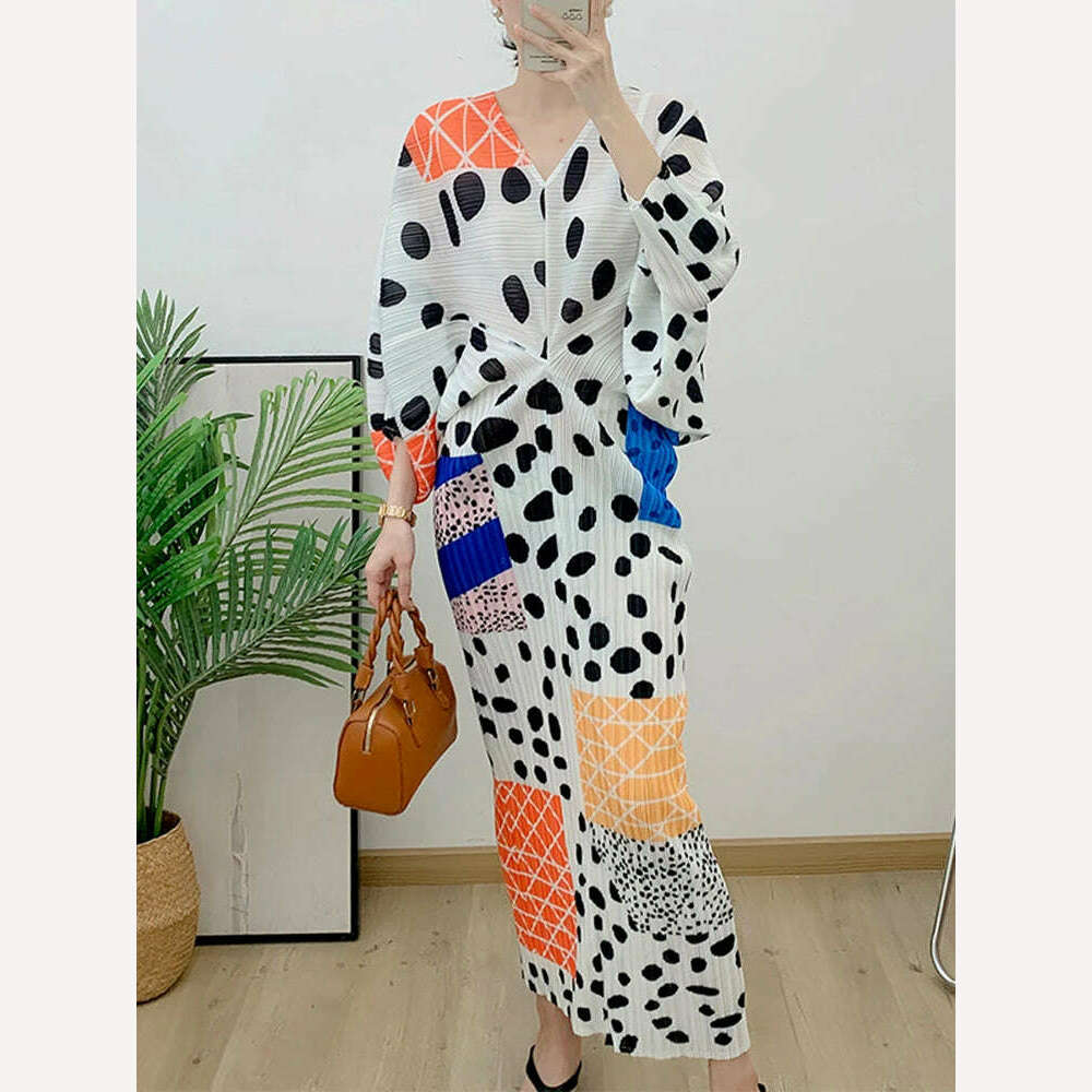 LANMREM V-neck Polka Dot Pleated Long Dress 2023 Autumn New Loose Large Maxi Printing Dresses Female Party Clothing 2DA2066 - KIMLUD