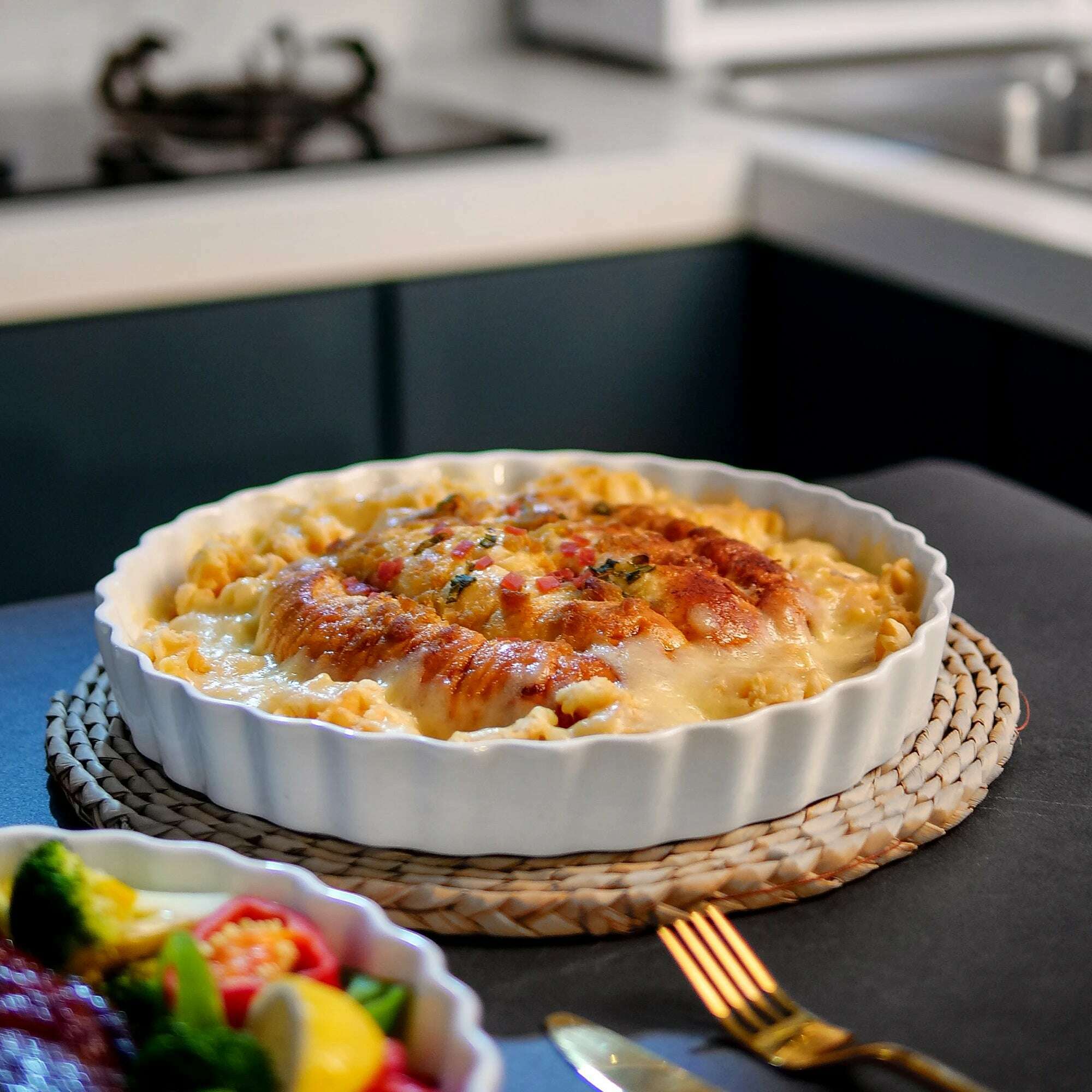 LOVECASA 1-Piece 1200ML White Porcelain Roasting Pan Round Griddle Baking Plate for Pancake,BBQ,Pizza,Pie,Quiche(27x27x5.3cm) - KIMLUD