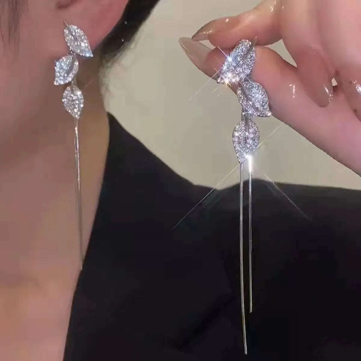 New Classic Shiny Crystal Earrings Ladies Exaggerated Long Earrings Tassels Rhinestone Earrings Fashion Korean Earrings Jewelry - KIMLUD