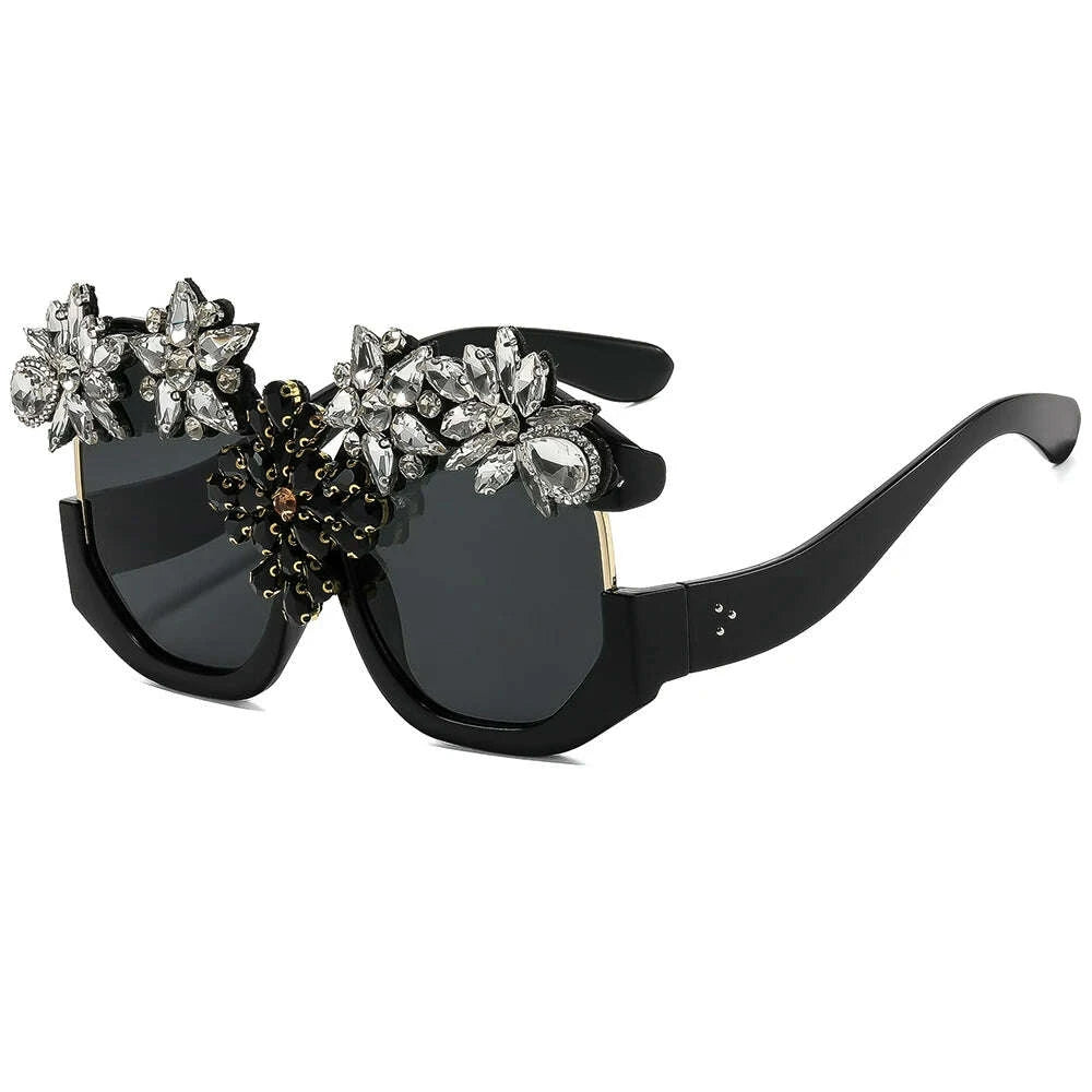Oversized Floral Rhinestone Sunglasses Women Exaggerated Luxury Statement Eyewear for Retro Party Fashion Show V400