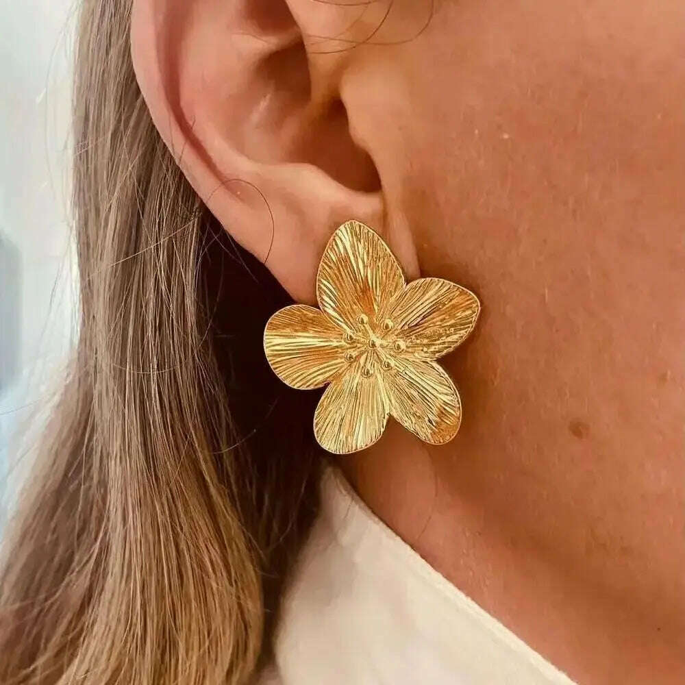 Uworld Hypoallergenic Stylish Vintage Flower Stud Earrings Premium 18k Gold Plated Stainless Steel For Women Party сережки женск - KIMLUD