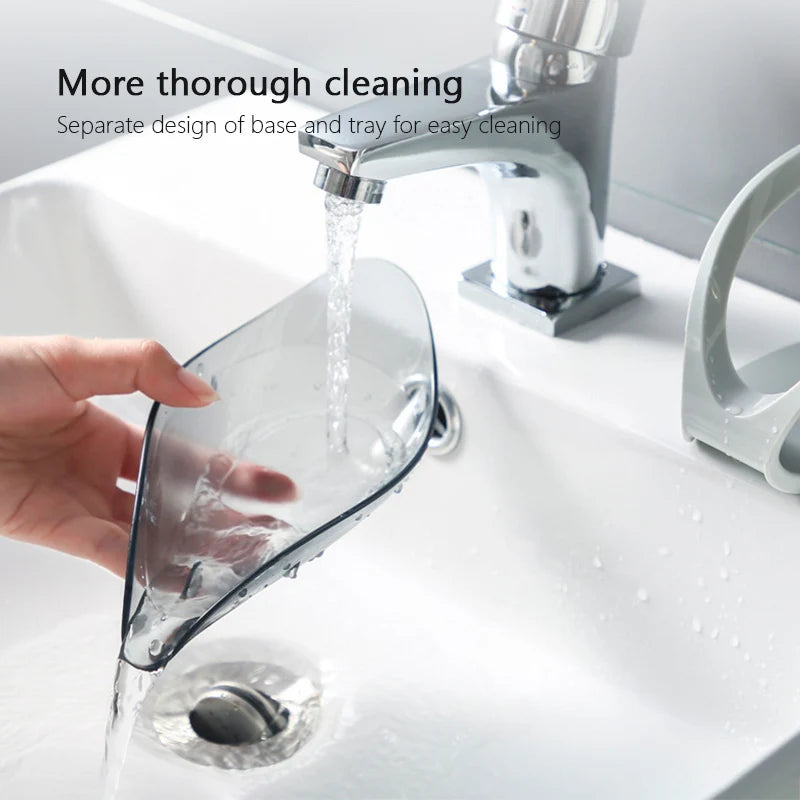 Leaf-Shaped Clear Plastic Soap Dish With Drain — Clear | KIMLUD