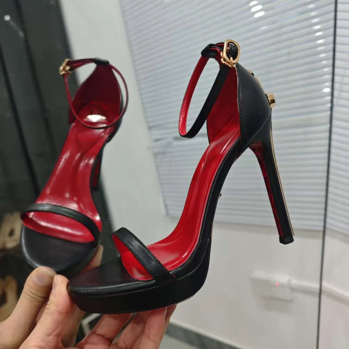 Retro Dress High-Heeled Shoe Pendant with Stiletto Heel Anti-Slippery Rubber Outsole Buckle Strap and Lightweight Design