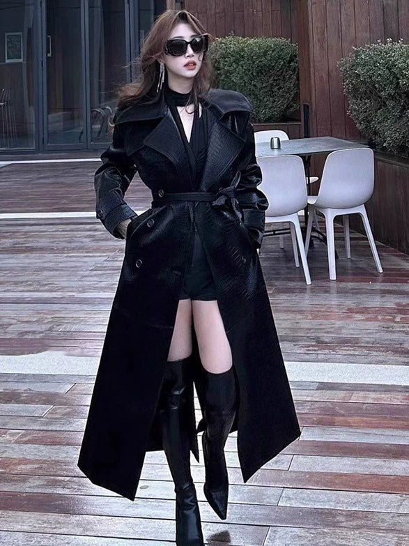 Yujie Cool and Chic Crocodile Pattern Patent Leather PU Leather Coat Outerwear Women Autumn New High-Grade Mid-Length Waist Hugging Trench coat