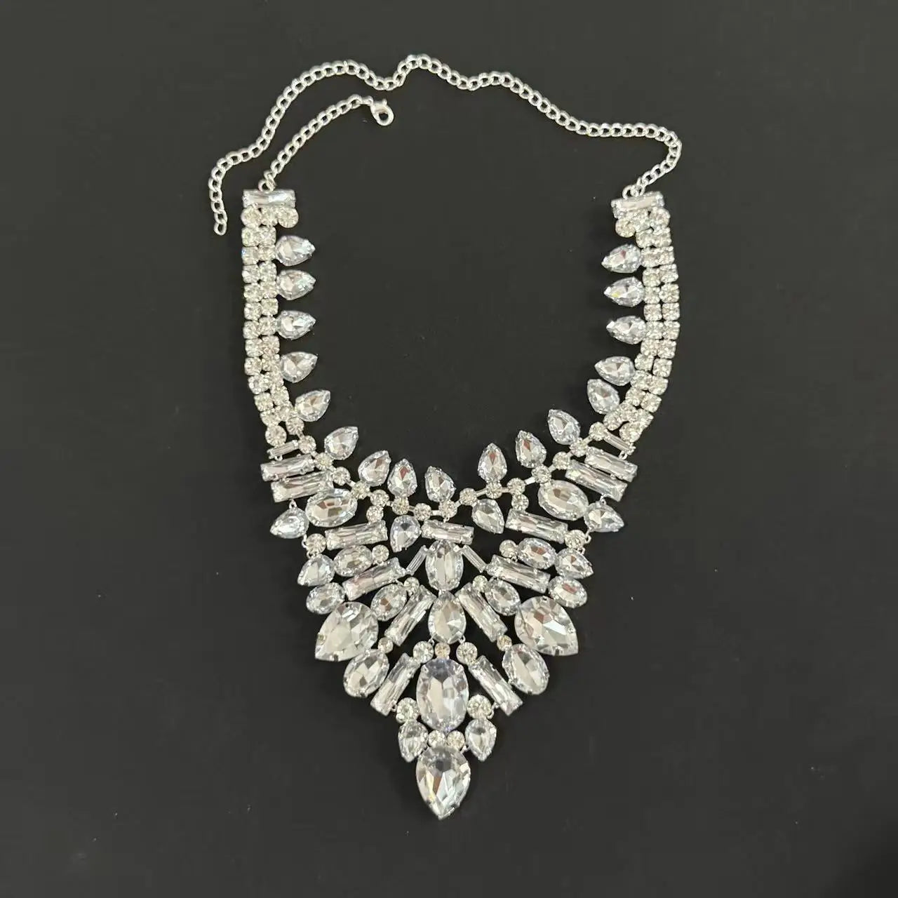 Luxurious geometric necklace, exaggerated rhinestone collarbone chain, retro banquet accessory