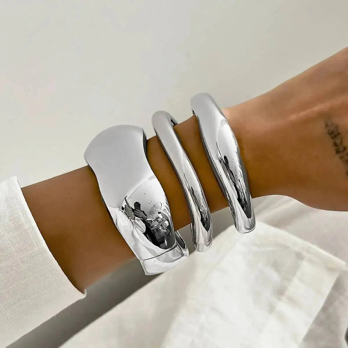 Punk Metal Spring Wide Bangles Geometric Interlocking Articulation — Gold | KIMLUD