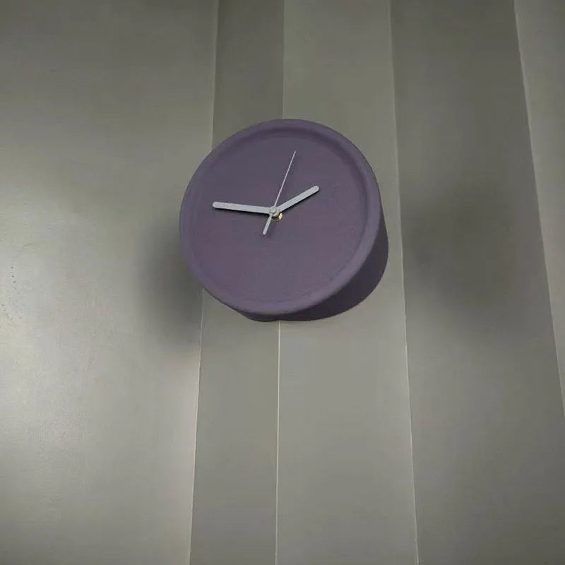 Nordic Minimalist Resin Wall Clock Xenomorph Design With Quiet Sweep Movement — Red | KIMLUD