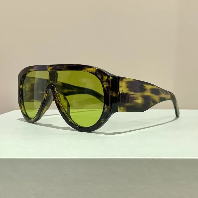 Sunglasses Oversized Gradient Plastic Frame Black | KIMLUD