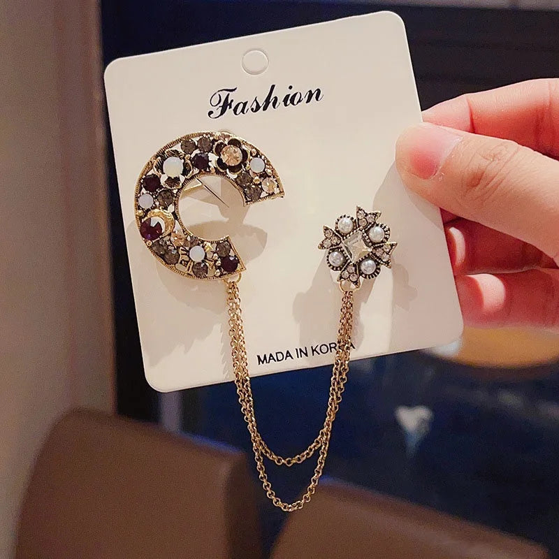 Vintage Fashion Black Crystal Sparkling Rhinestone Brooch Creative Lapel Pin Medieval Design Long Chain Brooches Autumn Winter