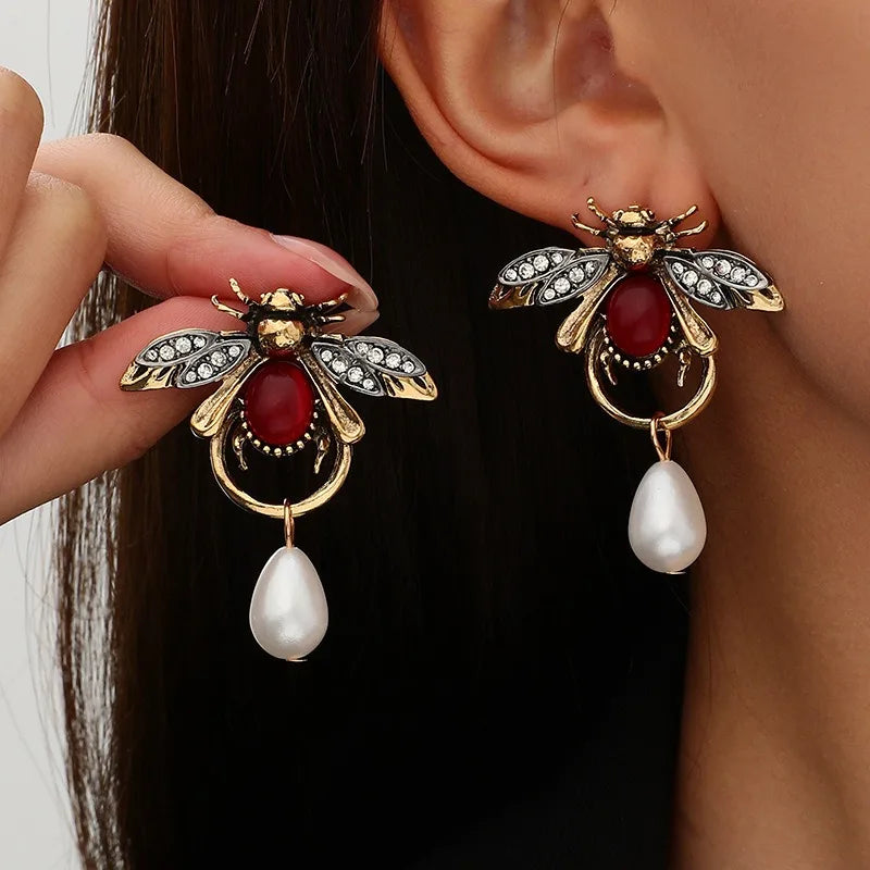 Retro Insect Water Drop Necklace Zinc Alloy — Gold | KIMLUD