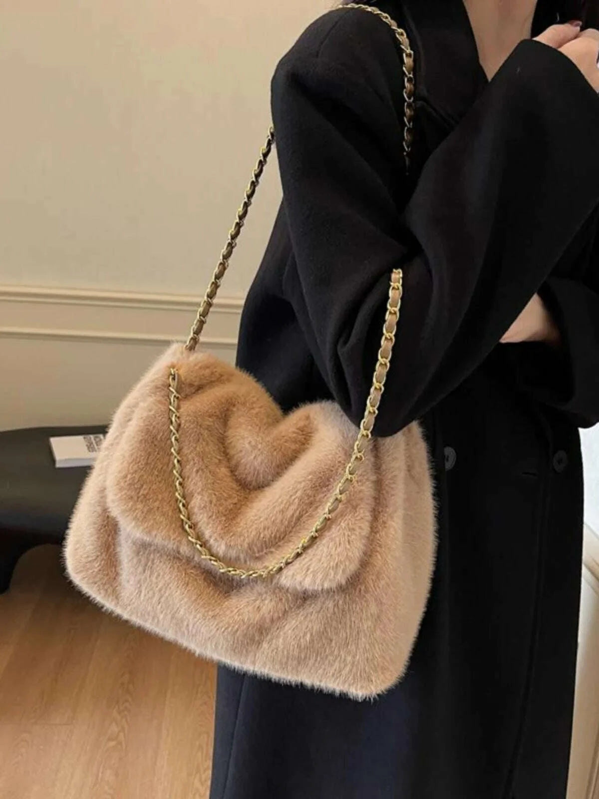 fashion-white-plush-tote-bag-women-casual-large-capacity-chain-one-shoulder-bags-autumnwinter-new-fake-fur-handbag-trendkimludkimlud-35556694