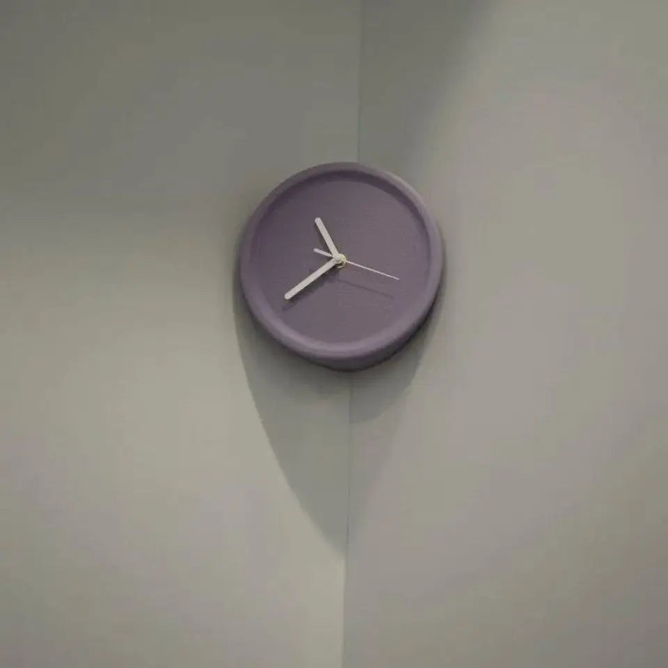Nordic Minimalist Resin Wall Clock Xenomorph Design With Quiet Sweep Movement — Red | KIMLUD