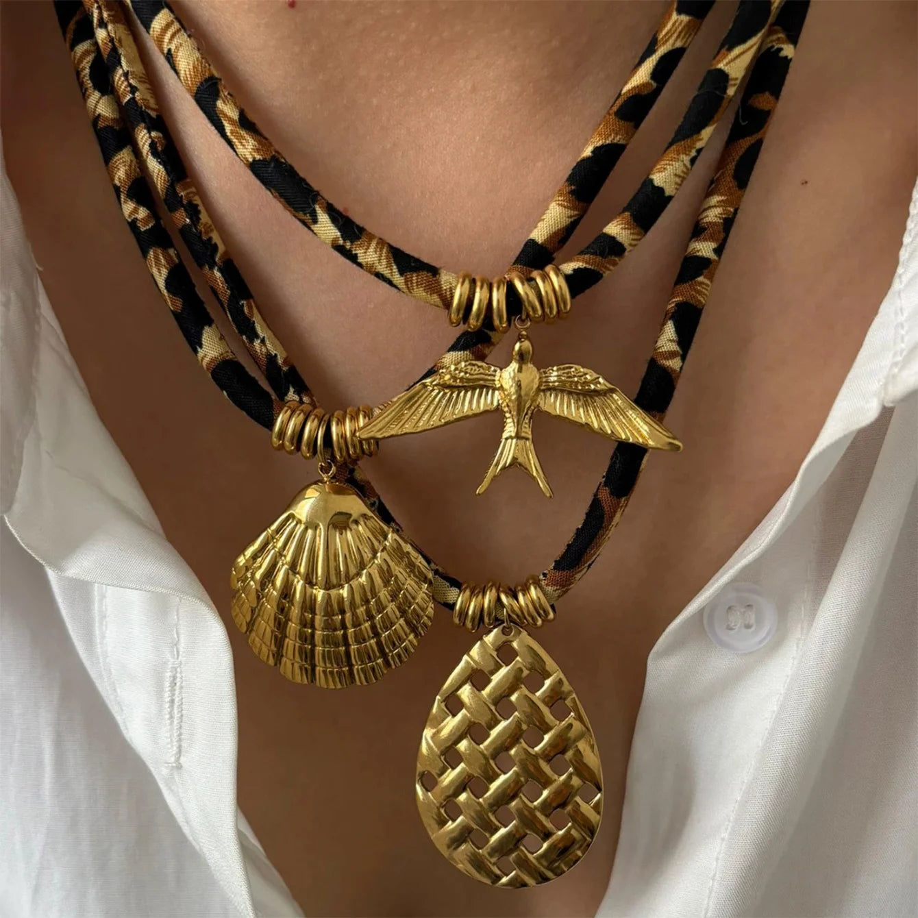 Vintage Gold Color Metal Pendant Leopard Print Chain Choker Trendy Shell Coconut Tree Sun Fish Shaped Pendant Necklace Women's D