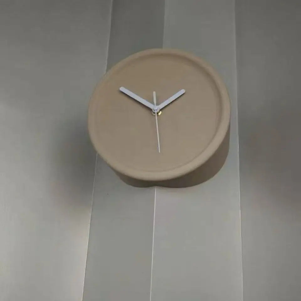 Nordic Minimalist Resin Wall Clock Xenomorph Design With Quiet Sweep Movement — Red | KIMLUD