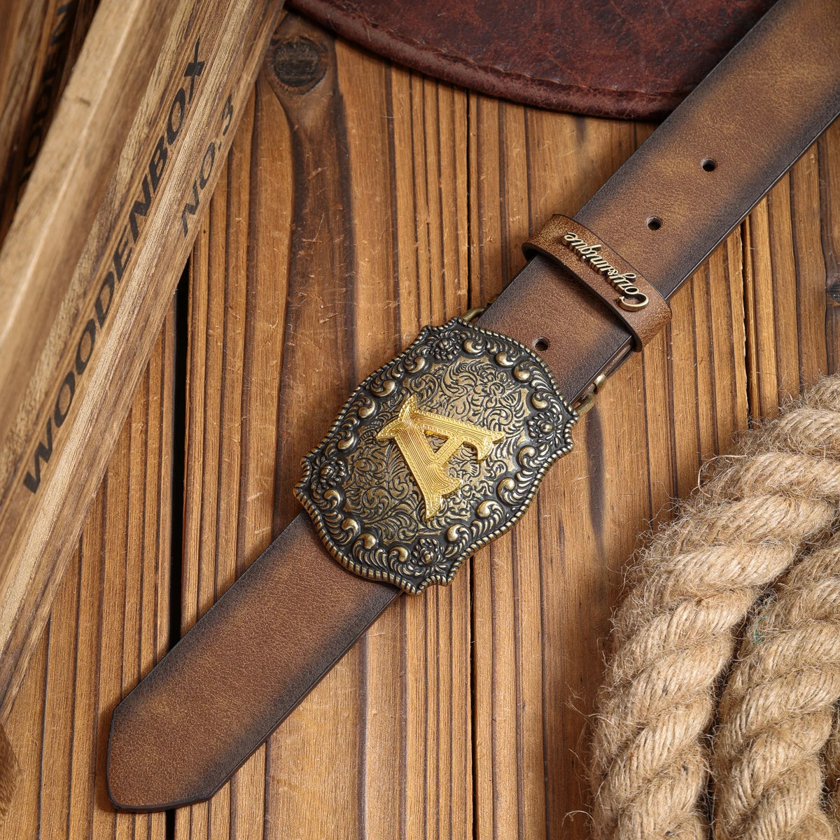 A PU belt suitable for both men and women, combining the style of western denim and retro, is perfect for daily casual outings