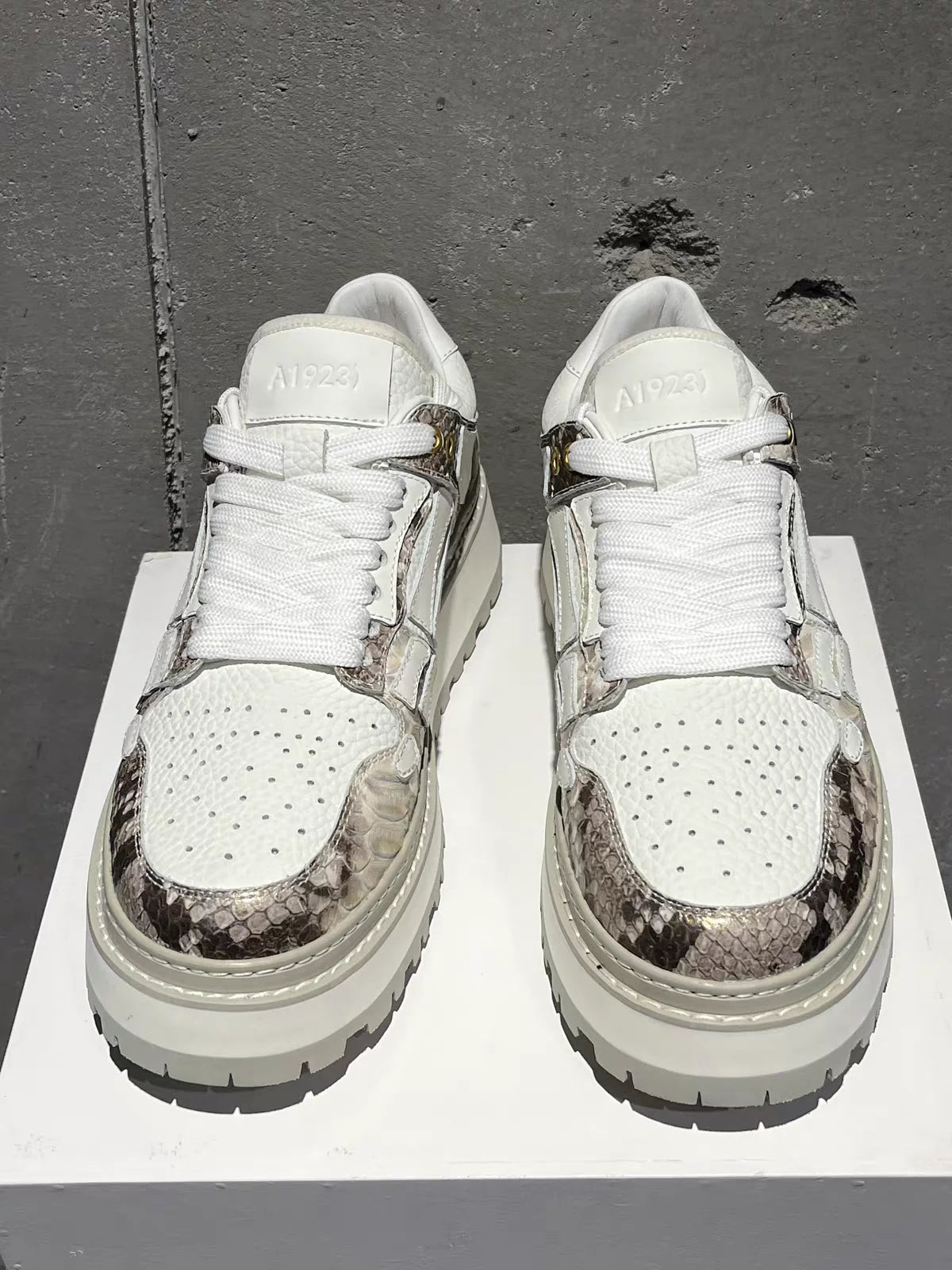 Men Genuine Leather Casual Shoes Personality Design Sport Shoe Outdoor Driving Jogging Shoes Men White Platform Sneakers Loafers