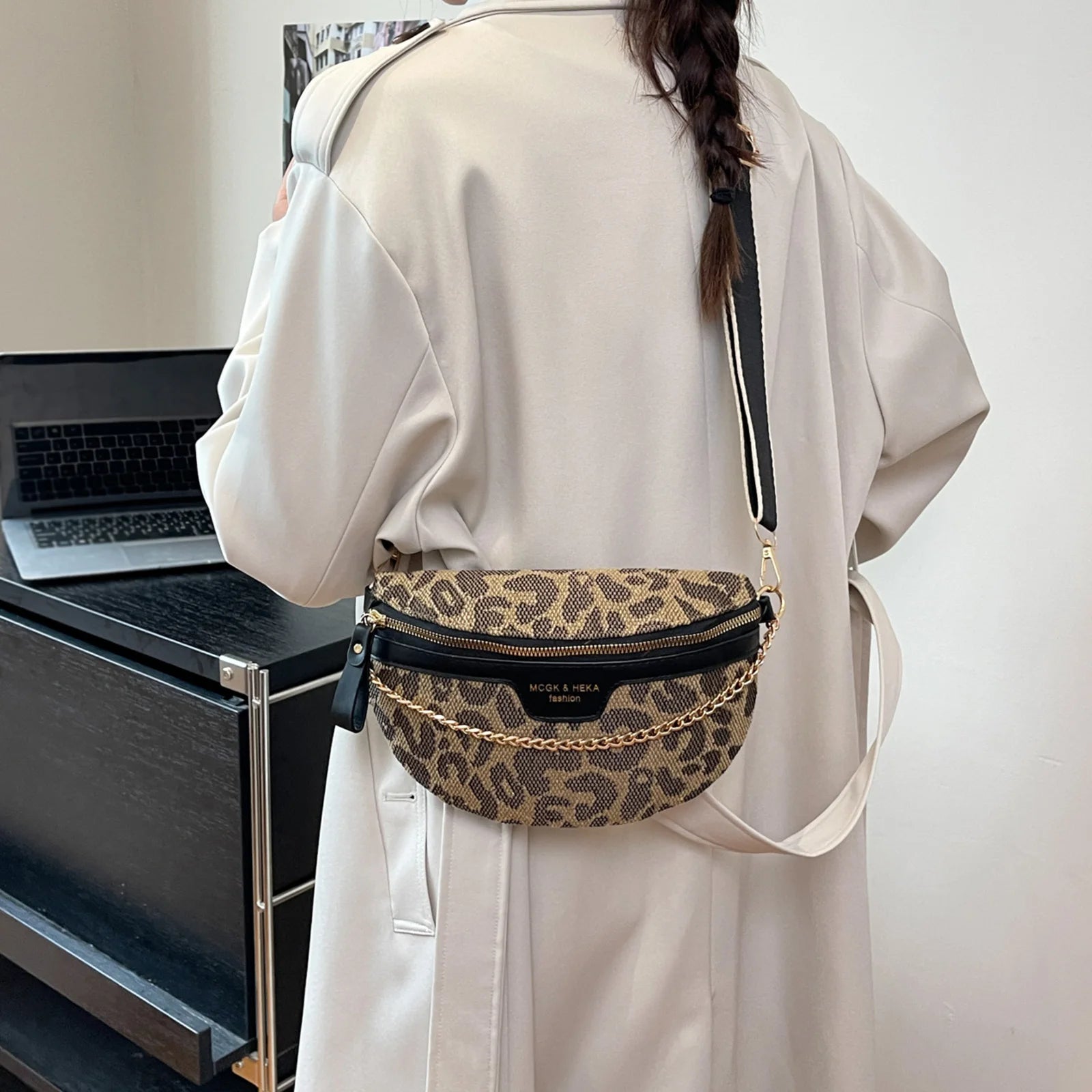 Fashion Grid Chest Bag Retro Crossbody Bags Trendy Sling Shoulder Bag Travel Wide Strap Waist Bag Women Small Chain Fanny Pack