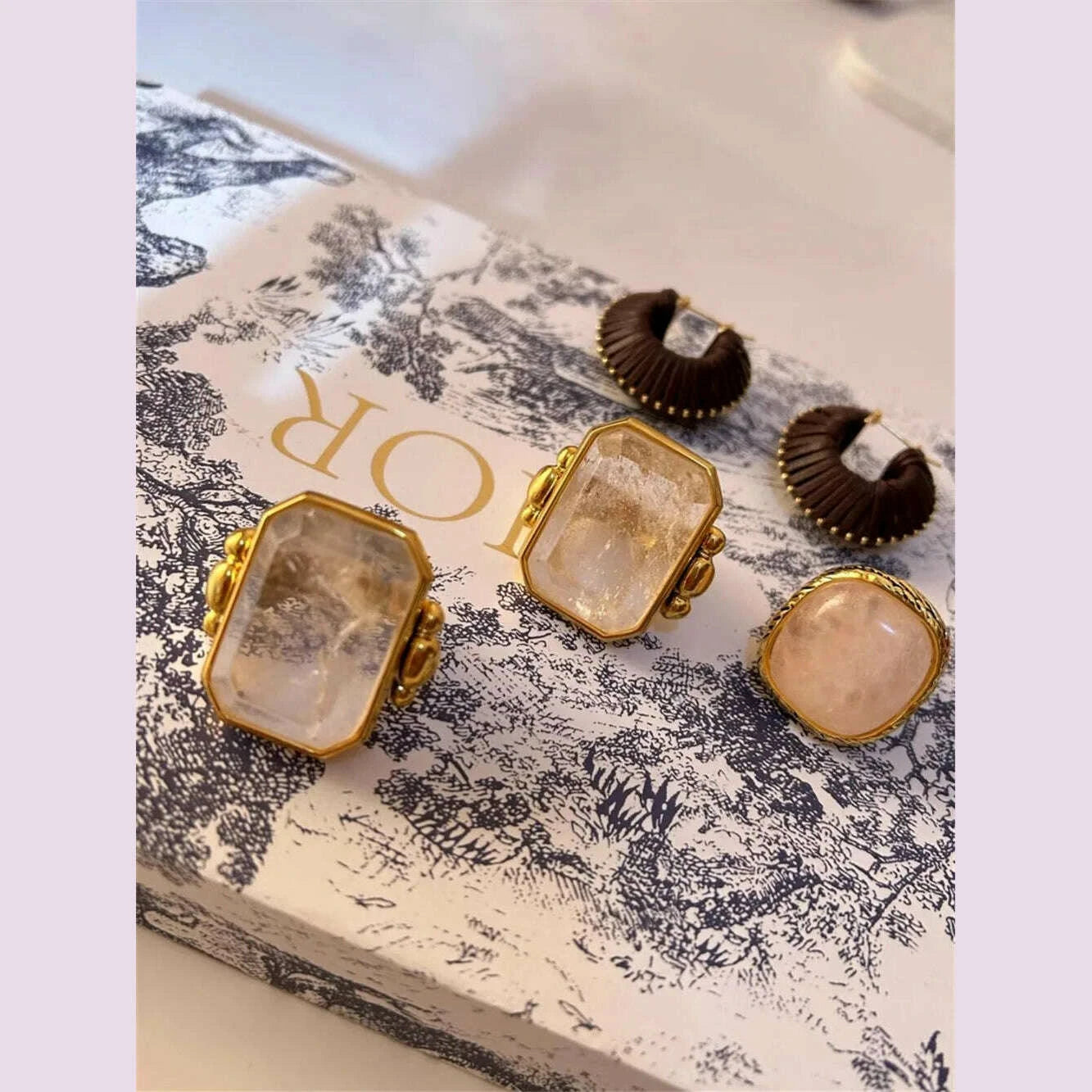 fashion-square-natural-stone-crystal-ring-gold-color-metal-for-women-brass-jewelry-2024-light-luxury-european-and-american-kimlud-kimlud-33915984