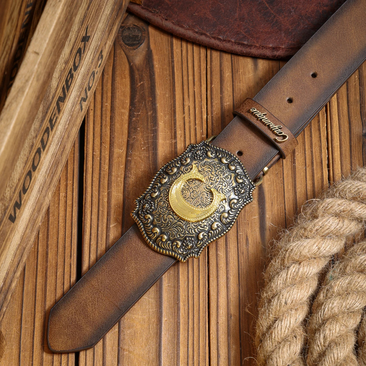 A PU belt suitable for both men and women, combining the style of western denim and retro, is perfect for daily casual outings