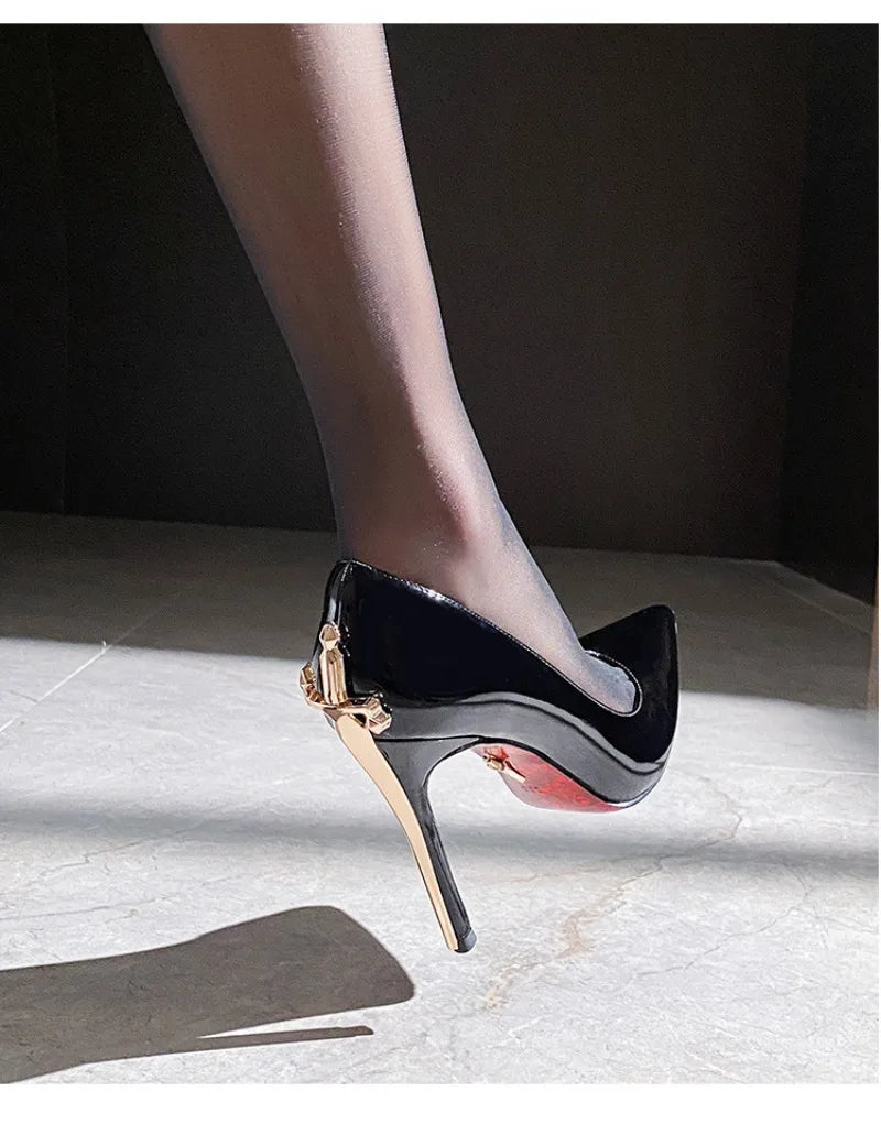 Metal-Embellished Pointed-Toe Pumps With Gold-Tone Metal Decoration — Black | KIMLUD