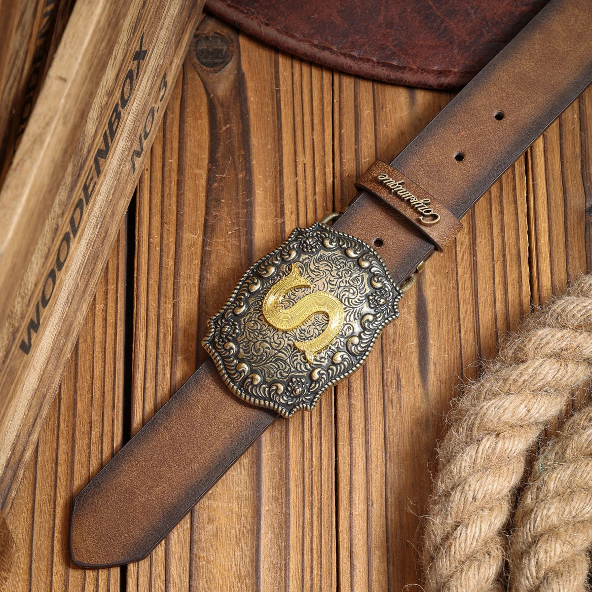 A PU belt suitable for both men and women, combining the style of western denim and retro, is perfect for daily casual outings