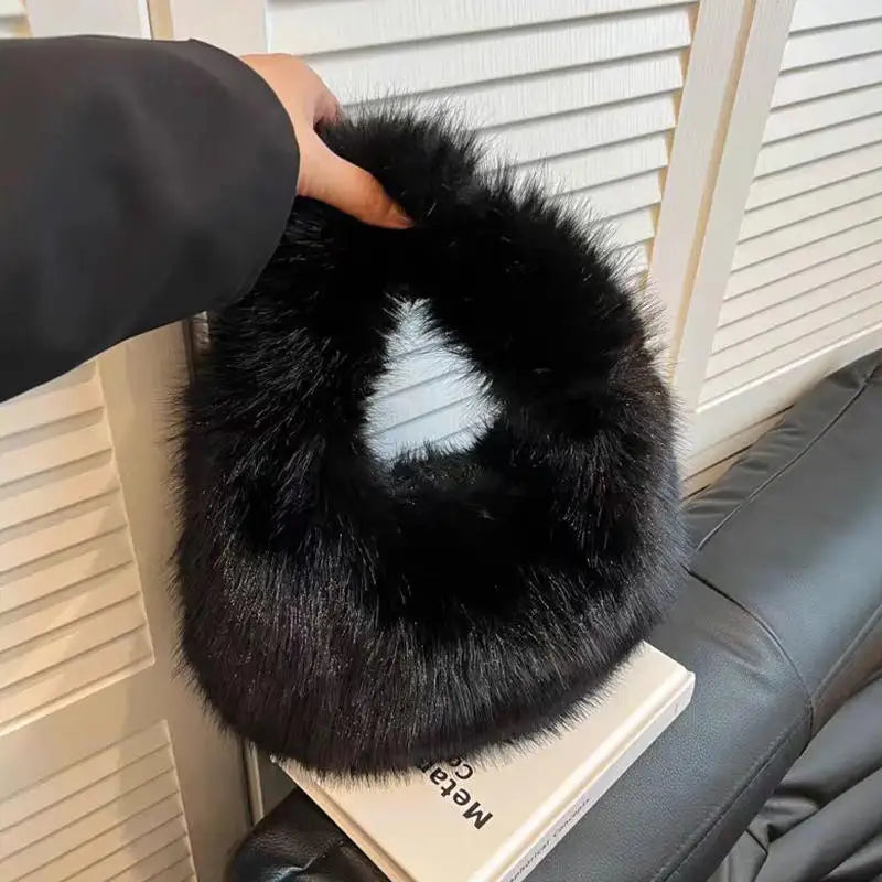 Winter Soft Plush Half Moon Bag Faux Fur Party Clutch Bag Lady Handbags Fluffy Female Winter Purse Casual Tote Bag Fashional Bag