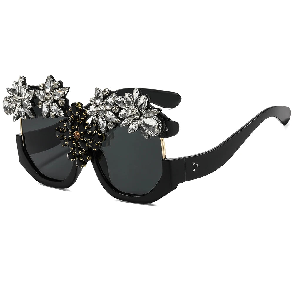 Oversized Floral Rhinestone Sunglasses Women Exaggerated Luxury Statement Eyewear for Retro Party Fashion Show V400