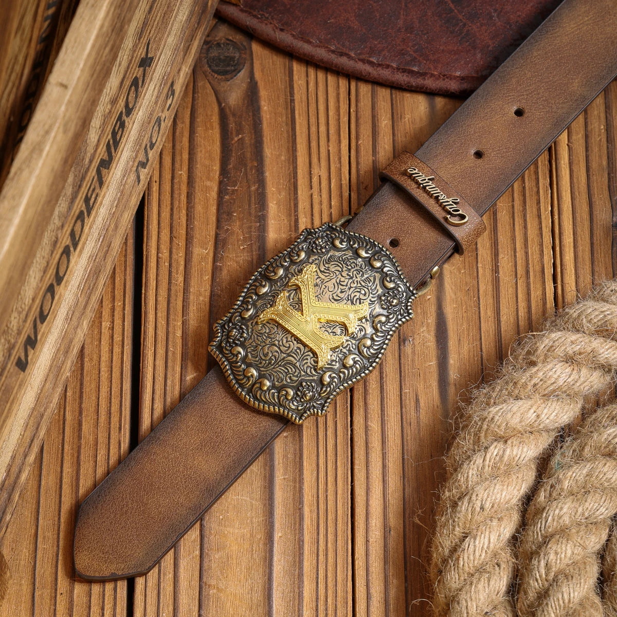 A PU belt suitable for both men and women, combining the style of western denim and retro, is perfect for daily casual outings