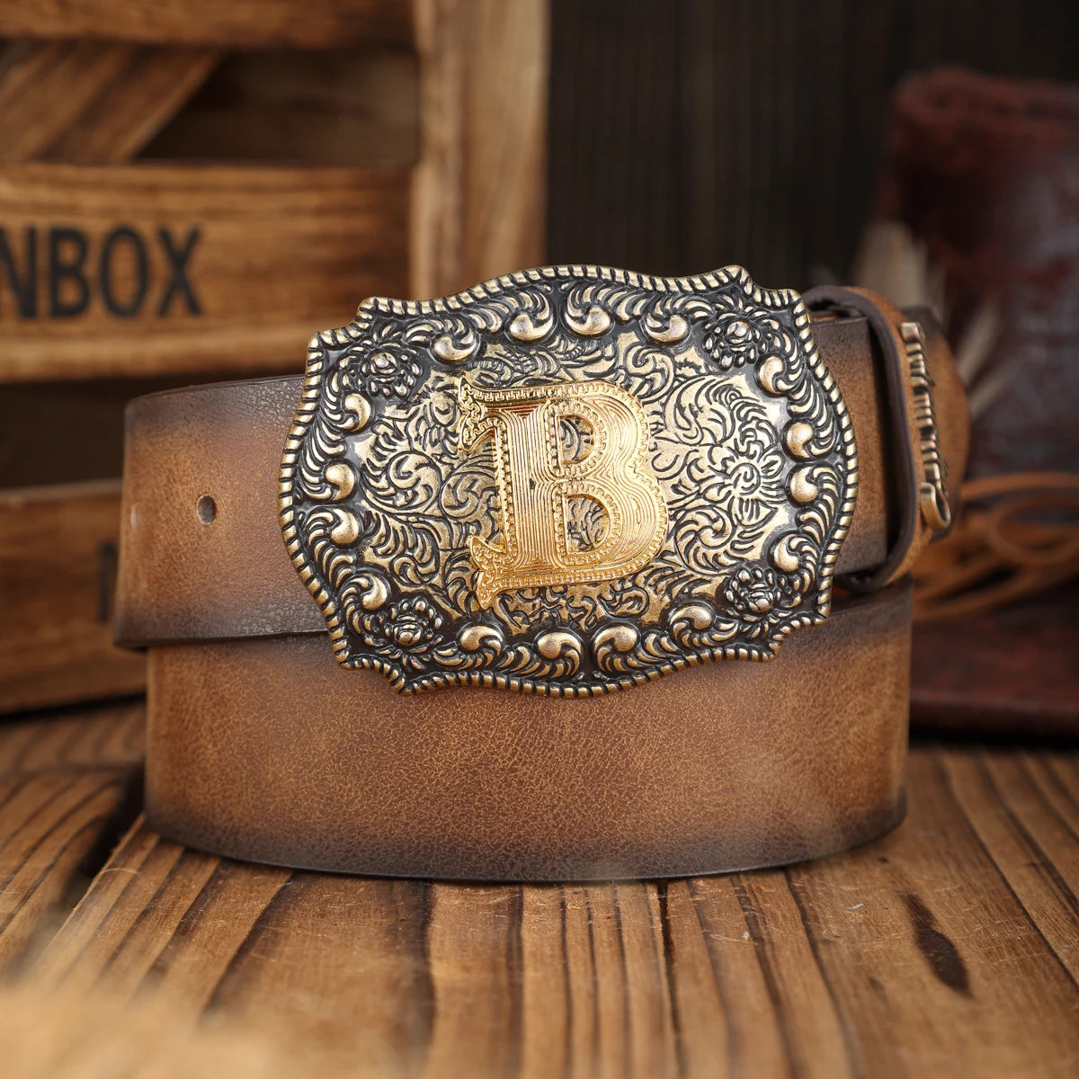 A PU belt suitable for both men and women, combining the style of western denim and retro, is perfect for daily casual outings