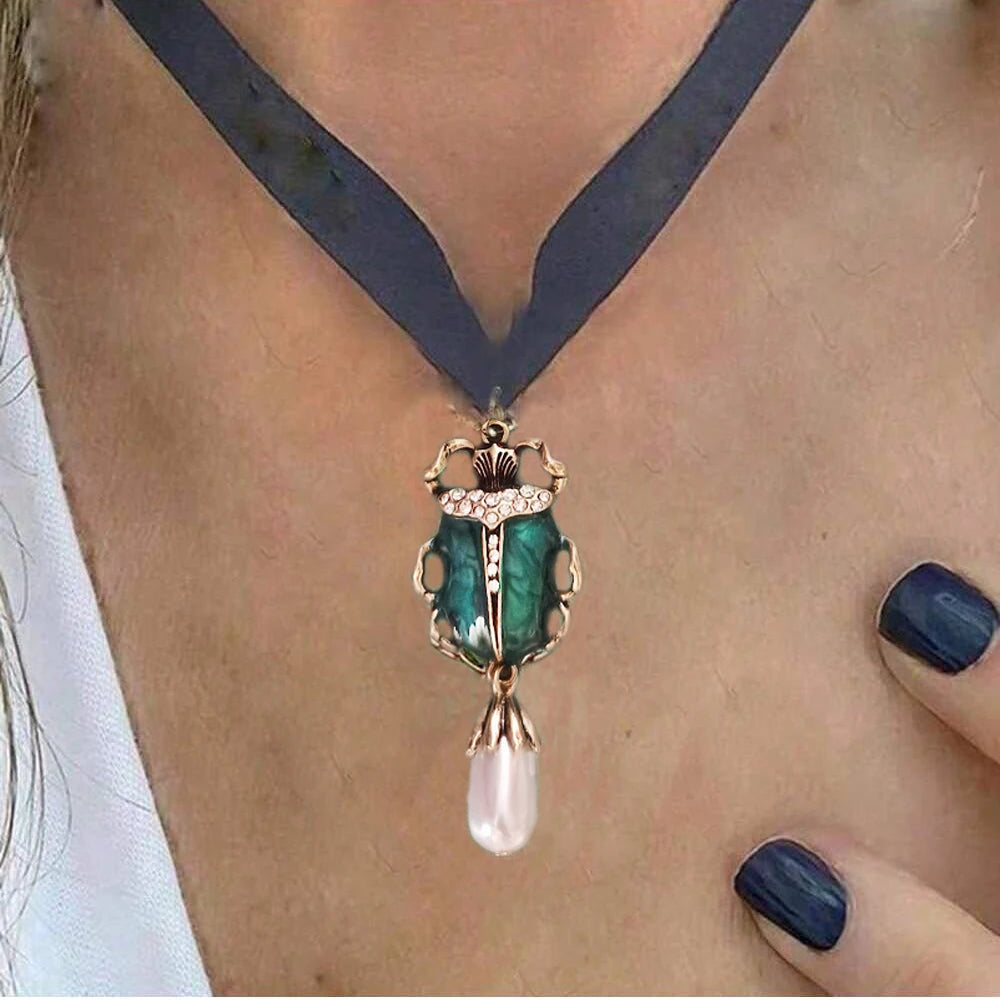 Pendant Necklace – Virgin Mary Pendant – Glass | KIMLUD